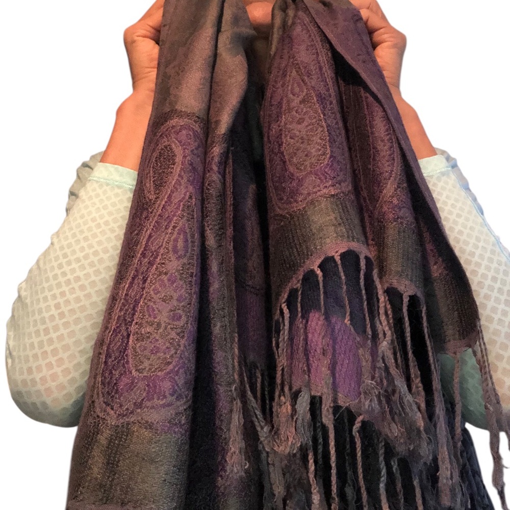 100% Cashmere Elegant Purple Dark Gray Paisley Scarf - Picture 2 of 9